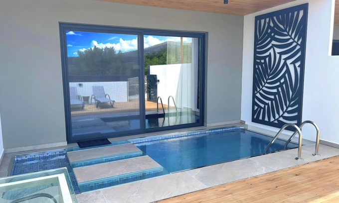 Vathi House | ICanes Suite Private Pool