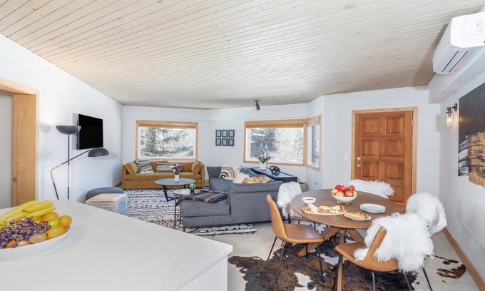 Telluride Condo | ICE HOUSE 305-Stylish Condo, Exquisite Central Location near Gondola