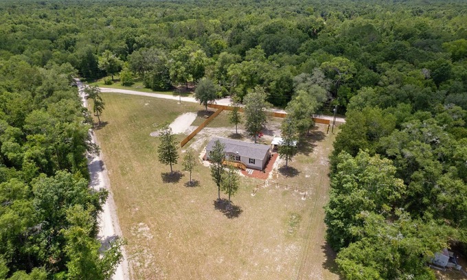 Lake City House | Ichetucknee Springs 2 MI - Fire Pit, Pavilion, & Grill