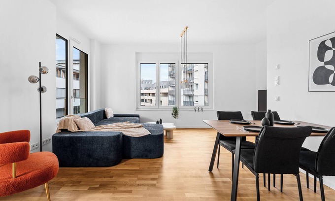 Boeblingen Apartment | Iconic 3 Room Apart. FRITZ I Centre I Family I Mercedes & US Army I Balcony I AC