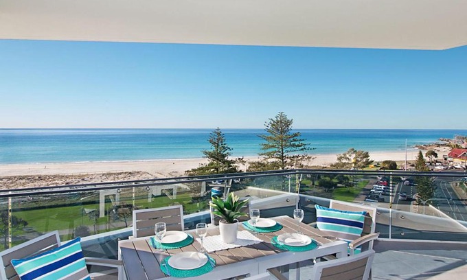 Coolangatta Apartment | Iconic Apartments 704