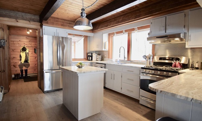 Harrison House | Iconic Post and Beam Lake House