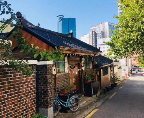 Daeheung-dong House | ICOS Guesthouse 1 - Female Only