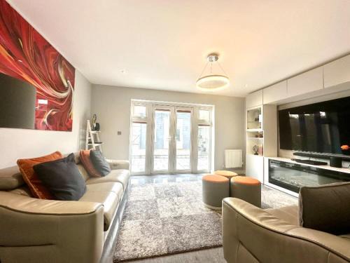 Bicester House | Ideal 4 Bedroomed House in Bicester