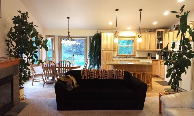 Bozeman House | Ideal Bozeman Getaway near Sourdough Canyon Trailhead, 15 minutes to downtown!