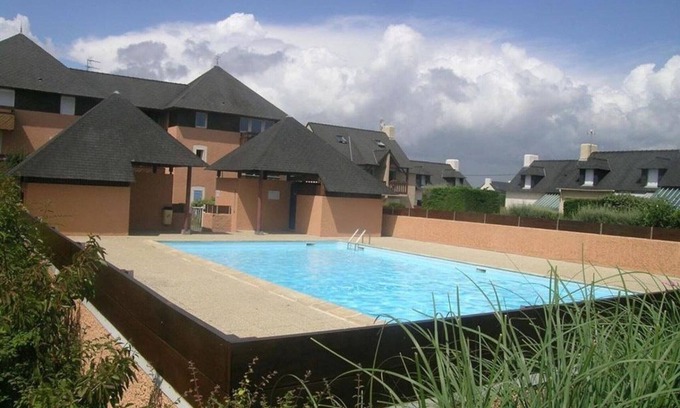 Erdeven Apartment | Ideal Coastal Getaway: Duplex with Pool, Near Beaches, 2 Rooms, Sleeps 4