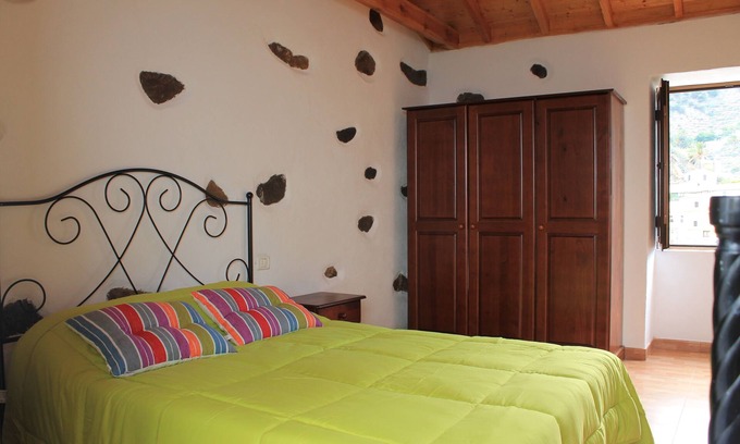 Vallehermoso House | Ideal couples house with beautiful views of the town, excellent for walkers.