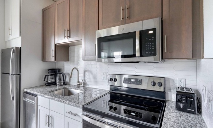 Waller Creek District Apartment | Ideal Downtown 1BR w/Deck & Gym, nr Convention Center, by Blueground