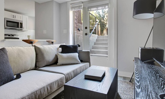 Edgewater Apartment | Ideal Edgewater 1BR w/ patio, W/D, 2 blocks to lakefront, by Blueground