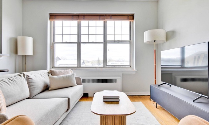 Evanston Apartment | Ideal Evanston 1BR, 1 mile from Northwestern campus, by Blueground
