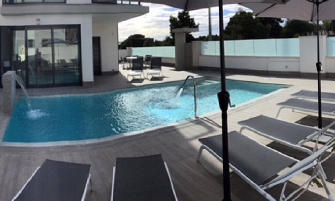San Miguel de Salinas Villa | ideal for large families golfers close to beaches plenty of restaurants