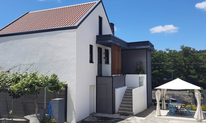 Mos House | Ideal for families or groups of friends, with private pool.
