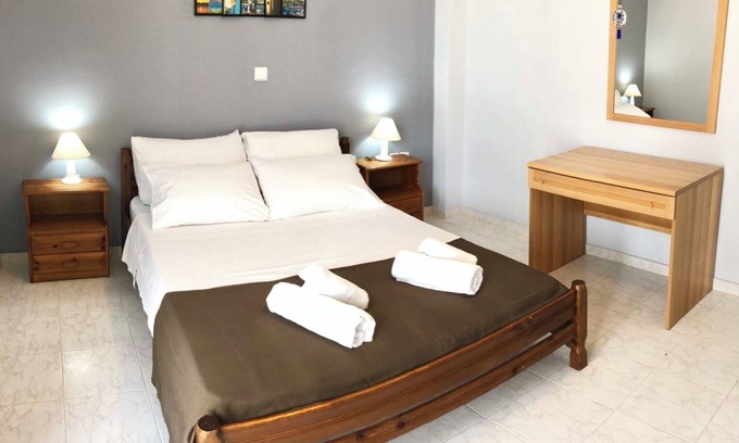 Pigianos Kampos Apartment | Ideal for family and friends, 2 apartments, connecting door
