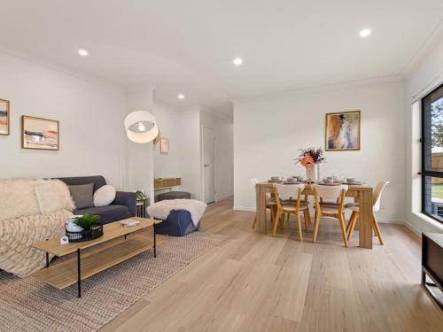 Browns Plains House | Ideal for Getaway - 3BR home