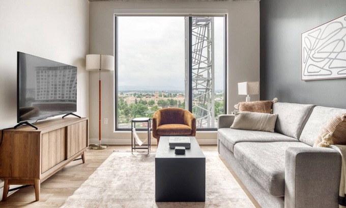 Golden Triangle Apartment | Ideal Golden Triangle 2BR w/ Pool, Gym & W/D, next to Park, by Blueground