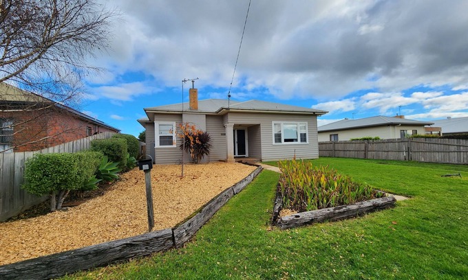 Portland House | Ideal group getaway in central location