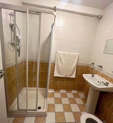 Carrick-on-Suir House | Ideal Guest House