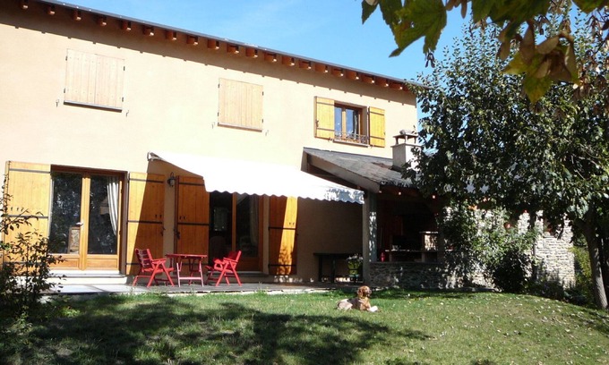 Err House | Ideal house for a family of 8 on ERR, 5 km from Spain and 20 minutes from the slopes.