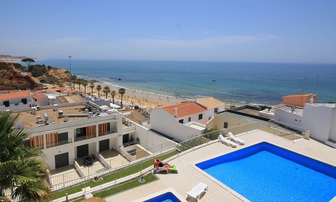 Olhos D'Agua Apartment | Ideal location, 20 m from the beach, in central Algarve, Albufeira