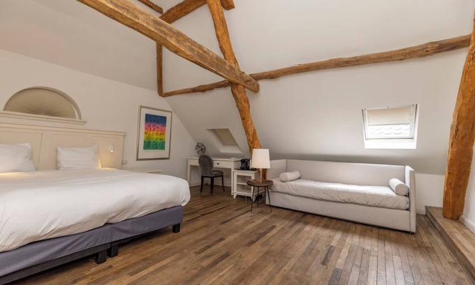 Baarlo Hotel | Ideal Location! Free Parking, Onsite Dining! Close to Jochumhof Botanical Garden