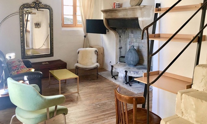 Grignan House | ideal location in the heart of the village and at the foot of the Château de Grignan