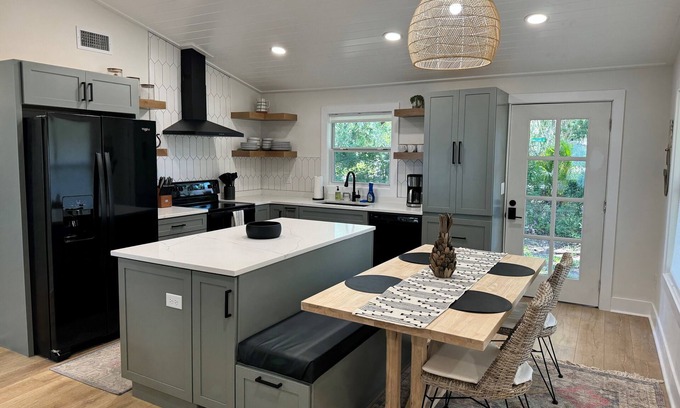 Weeki Wachee Gardens House | IDEAL LOCATION! Newly Renovated, Private Boat Ramp, Direct Access to the Gulf.