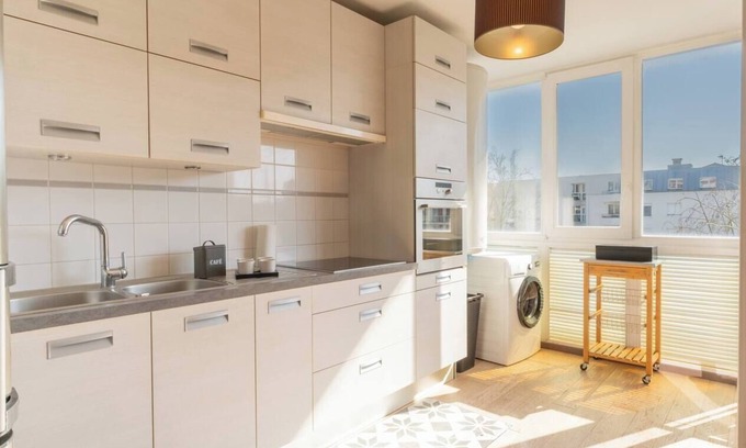 Bourg-l'Eveque Apartment | Ideal location | Private garage | Bright