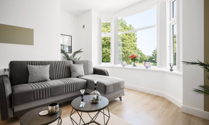 Trafford Apartment | Ideal Lodgings in Urmston