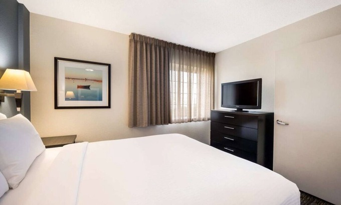Morris Plains Hotel | Ideal Mix of Comfort and Value! 4 Posh Units, Pets are Allowed Here