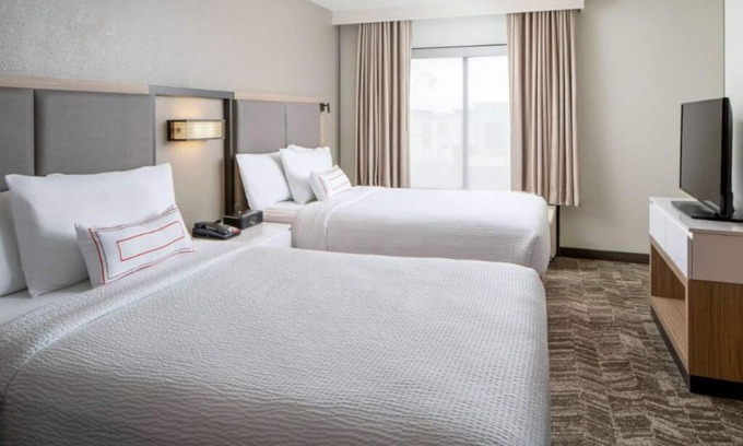 Renton Resort | Ideal Mix of Nature and City! 2 Convenient Units, Indoor Pool!