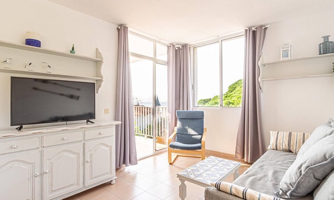 Sant Pol De Mar Apartment | Ideal space for couples with sea views and parking