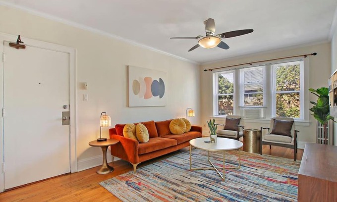 Old Irving Park Apartment | Ideal, Spacious & Furnished 1BR Apartment - Cullom C2