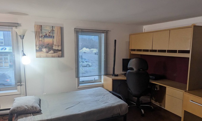 Hull House | Ideally located: city, parks, public transit