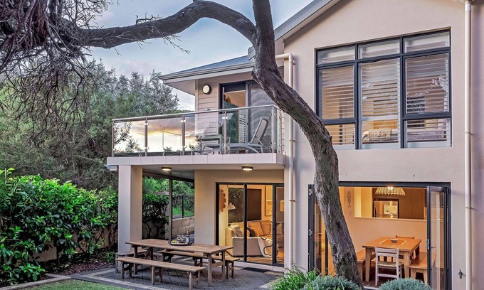 Yallingup House | IDYLLIC 4 BEDROOM BEACHSIDE ESCAPE SITUATED JUST METRES FROM YALLINGUP BEACH