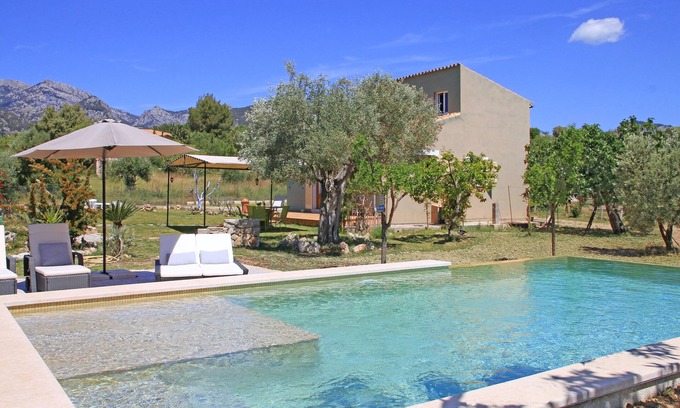 Selva House | Idyllic finca with mountain views, overflow pool, peaceful natural surroundings