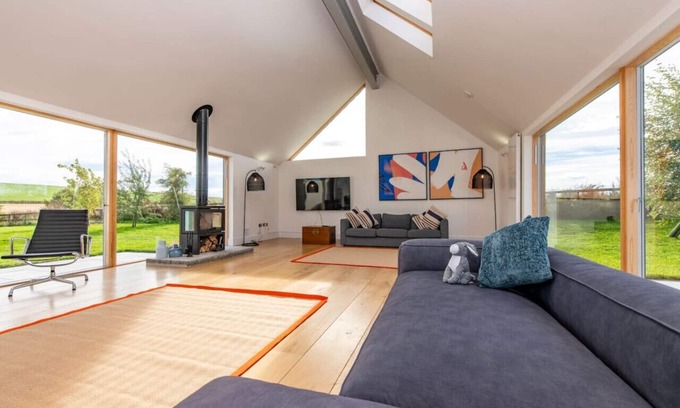 Westhill Cabin | Idyllic lodge with wood burner