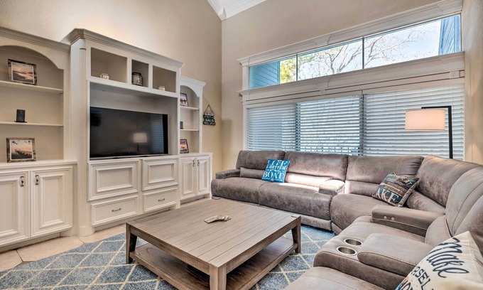 Walden on Lake Conroe Condo | Idyllic Montgomery Condo w/Pool & Lake View!