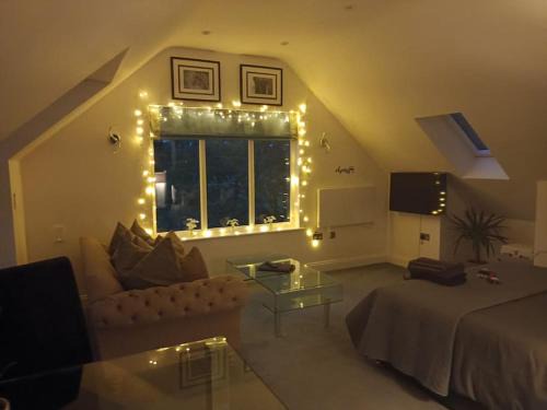 Blaisdon Apartment | Idyllic with Stream - Hot Tub - Pet ok- Walk 2 Pub