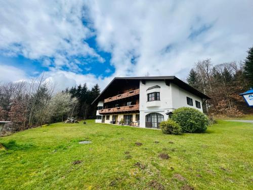 Hauzenberg Apartment | Idyllische Ferienwohnung am Geiersberg