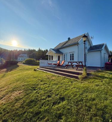 Bjarkoy Municipality House | Idyllisk feriehus på vakre Bjarkøy