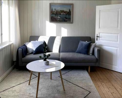 Arendal Apartment | Idyllisk sørlandshus i Arendal sentrum - i vannkanten