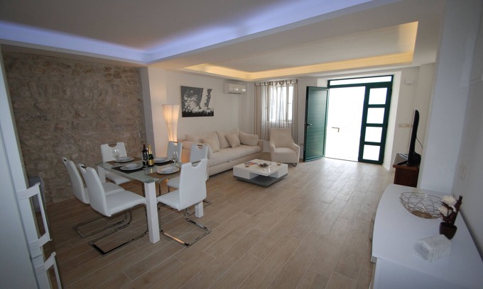 Gradac Apartment | If you want to be near the beach, you're there - Apartment Casablanca