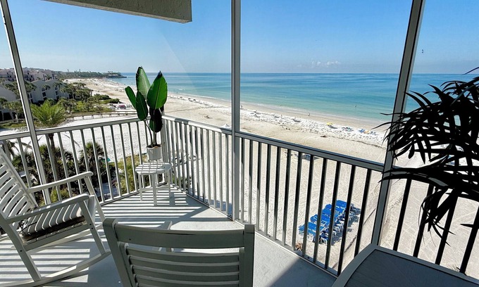 Siesta Key Condo | If you’re looking for a professionally decorated bright and airy this is it!