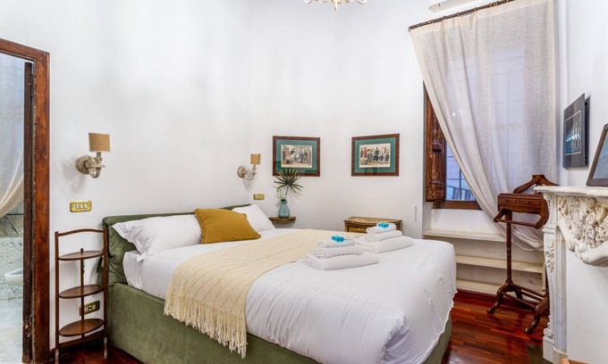 Rione V Ponte Apartment | iFlat | A Vintage Gem Apartment near Piazza Navona