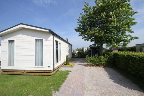 Molkwerum Ski Chalet | IJsselmeer-chalet nr. 66