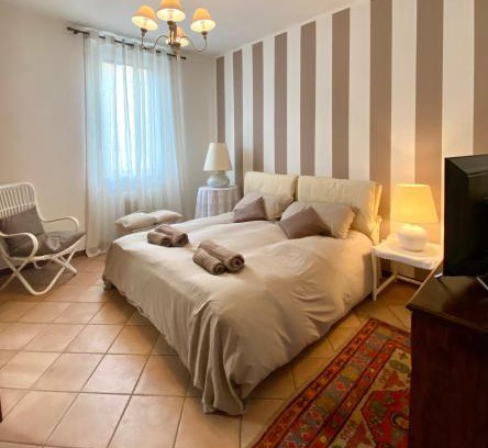 Est Apartment | IL BALCONE DI AURORA