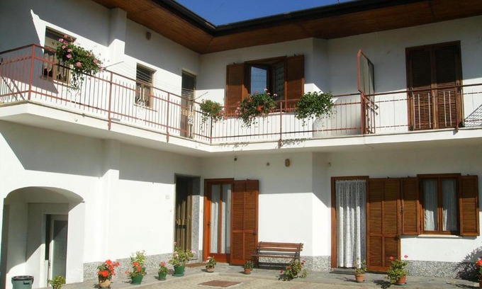 Villar San Costanzo Bed & Breakfast | Il Barucin