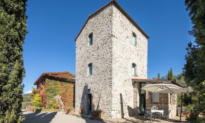 Gaiole in Chianti Villa | Il Colombaio In Gaiole in Chianti, Tuscany