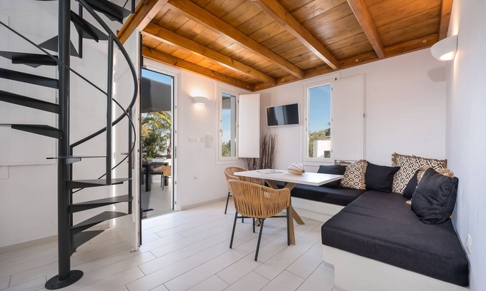 Vourvoulos Villa | iL Fagiolo | Suite 3 | Hot Tub | Privacy