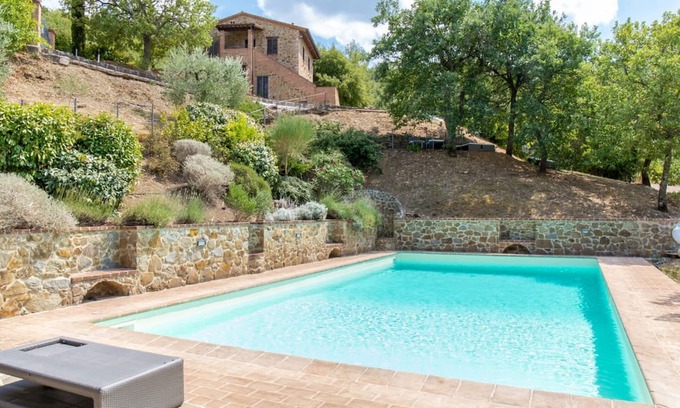 Po' Bandino Other | Il Giardino will make you fall in love with its enchanting view of the Umbrian countryside and Lake